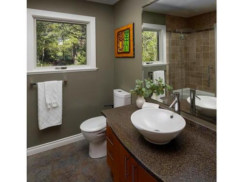 2324 Tryon Rd, North Saanich, BC - Indoor Photo Showing Bathroom