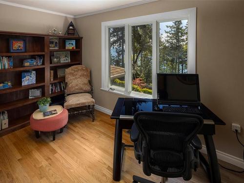 2324 Tryon Rd, North Saanich, BC - Indoor Photo Showing Office