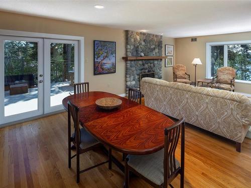 2324 Tryon Rd, North Saanich, BC - Indoor With Fireplace