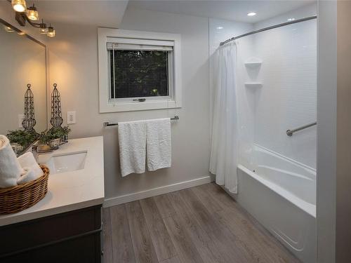 2324 Tryon Rd, North Saanich, BC - Indoor Photo Showing Bathroom