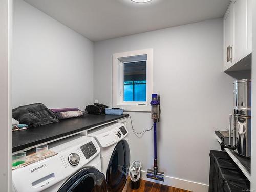1380 Reef Rd, Nanoose Bay, BC - Indoor Photo Showing Laundry Room