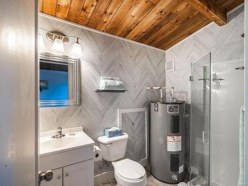 1380 Reef Rd, Nanoose Bay, BC - Indoor Photo Showing Bathroom