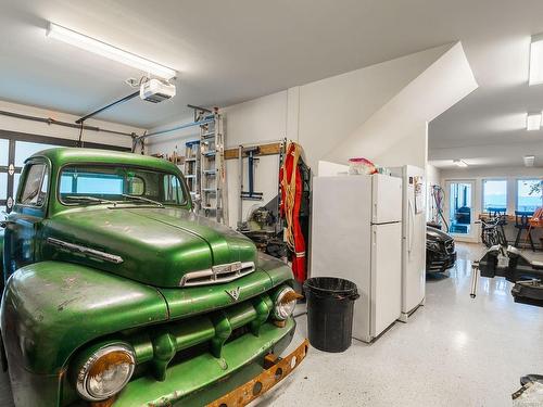 1380 Reef Rd, Nanoose Bay, BC - Indoor Photo Showing Garage