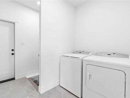 3077 Hillview Rd, Lantzville, BC - Indoor Photo Showing Laundry Room
