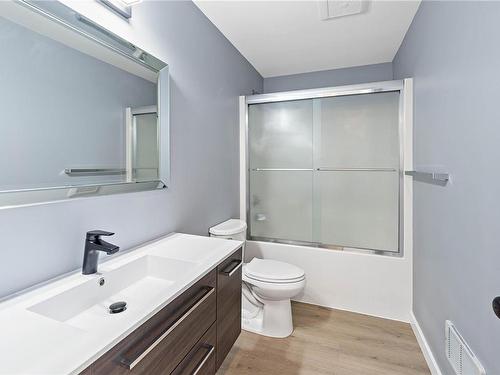3077 Hillview Rd, Lantzville, BC - Indoor Photo Showing Bathroom