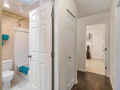 1766 Wilmot Rd, Cowichan Bay, BC - Indoor Photo Showing Bathroom