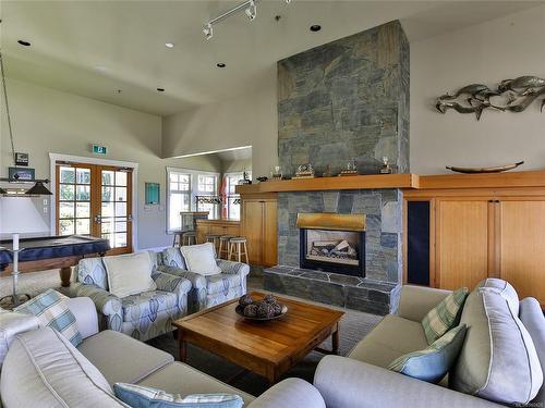 1259 Gabriola Dr, Parksville, BC - Indoor Photo Showing Living Room With Fireplace