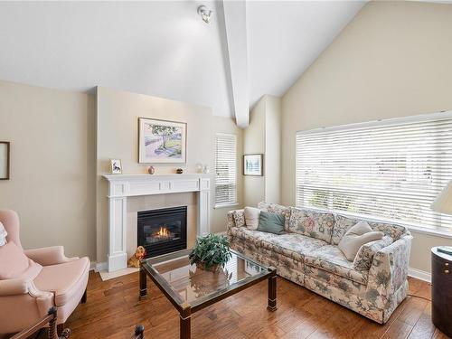 1259 Gabriola Dr, Parksville, BC - Indoor Photo Showing Living Room With Fireplace