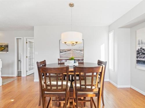 813 43 Avenue, Vernon, BC - Indoor Photo Showing Dining Room