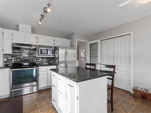 813 43 Avenue, Vernon, BC - Indoor Photo Showing Kitchen With Upgraded Kitchen