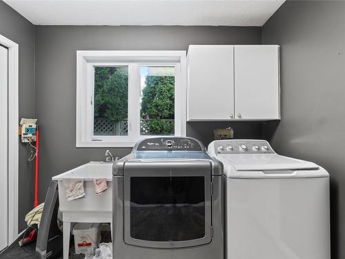 813 43 Avenue, Vernon, BC - Indoor Photo Showing Laundry Room