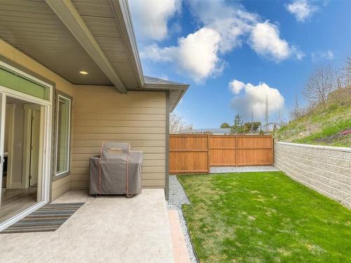 1215 Hume Avenue, Kelowna, BC - Outdoor With Exterior