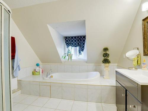 Bathroom - 32 Ch. Grimes, Gatineau (Aylmer), QC - Indoor Photo Showing Bathroom