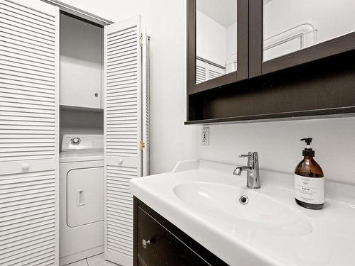 Bathroom - 5299 Rue Chabot, Montréal (Le Plateau-Mont-Royal), QC - Indoor
