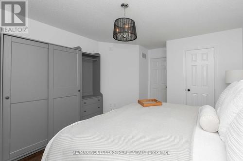 98 Waterbury St, Caledon, ON - Indoor Photo Showing Bedroom