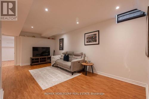 98 Waterbury St, Caledon, ON - Indoor Photo Showing Living Room