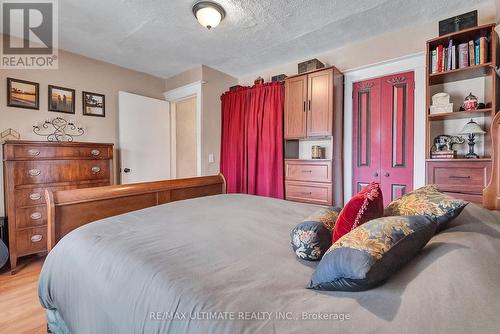 39 Hatherley Rd, Toronto, ON - Indoor Photo Showing Bedroom