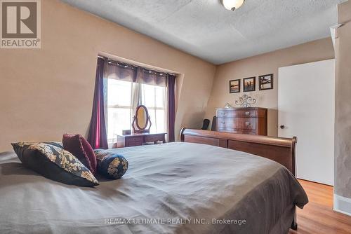 39 Hatherley Rd, Toronto, ON - Indoor Photo Showing Bedroom