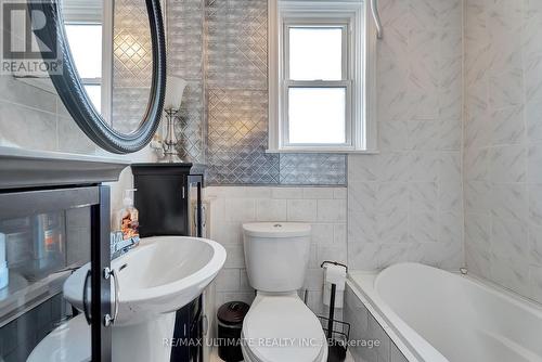 39 Hatherley Rd, Toronto, ON - Indoor Photo Showing Bathroom