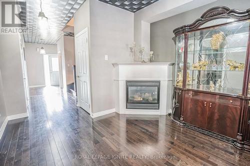 47 Naylor Dr, Bradford West Gwillimbury, ON - Indoor With Fireplace