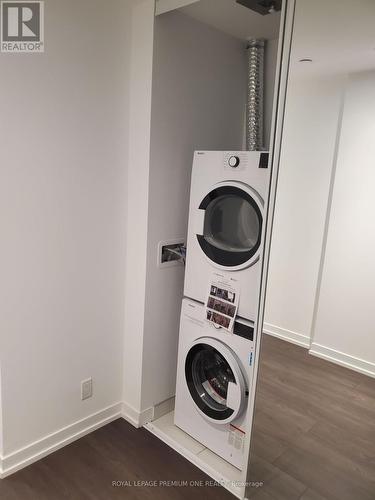 #4007 -950 Portage Pkwy, Vaughan, ON - Indoor Photo Showing Laundry Room