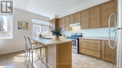 1255 Blencowe Crescent, Newmarket, ON - Indoor Photo Showing Kitchen With Double Sink