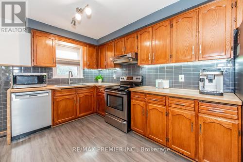 17 Ryder Rd, Vaughan, ON - Indoor Photo Showing Kitchen With Double Sink