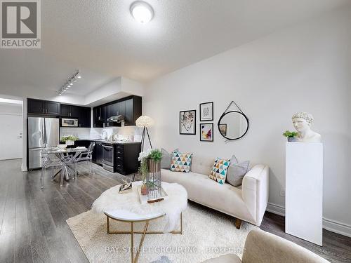 307 - 33 Clegg Road, Markham, ON - Indoor Photo Showing Living Room