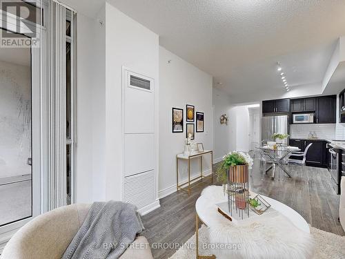 307 - 33 Clegg Road, Markham, ON - Indoor Photo Showing Living Room