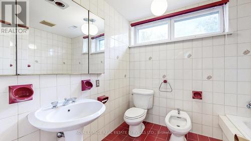 21 Pitkin Crt, Toronto, ON - Indoor Photo Showing Bathroom