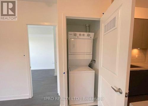 #1710 -4675 Metcalfe Ave, Mississauga, ON - Indoor Photo Showing Laundry Room