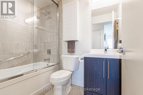 1104 - 2093 Fairview Street, Burlington, ON - Indoor Photo Showing Bathroom