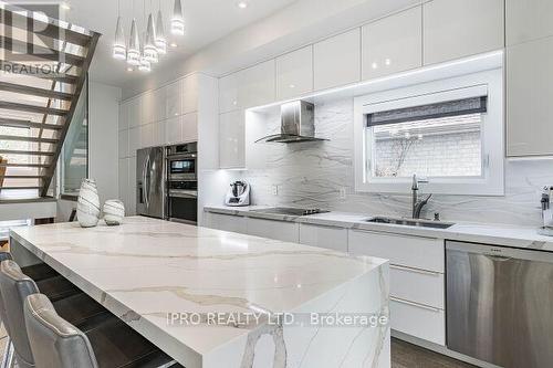 2682 Crystalburn Avenue, Mississauga, ON - Indoor Photo Showing Kitchen With Upgraded Kitchen