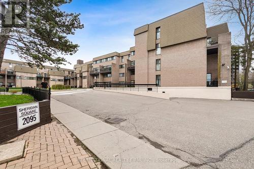#188 -2095 Roche Crt, Mississauga, ON - Outdoor