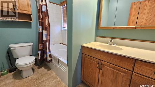214 Braun Street, Waldeck, SK - Indoor Photo Showing Bathroom
