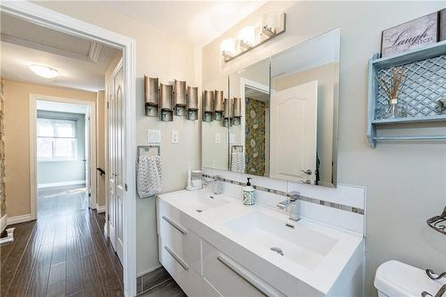 100 Heatherdale Place, Hamilton, ON - Indoor Photo Showing Bathroom