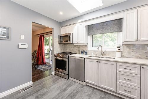 100 Heatherdale Place, Hamilton, ON - Indoor Photo Showing Kitchen With Double Sink