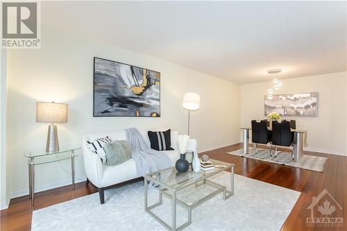 28 Covington Place, Nepean, ON - Indoor Photo Showing Living Room