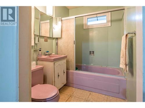 1503 31 Street, Vernon, BC - Indoor Photo Showing Bathroom