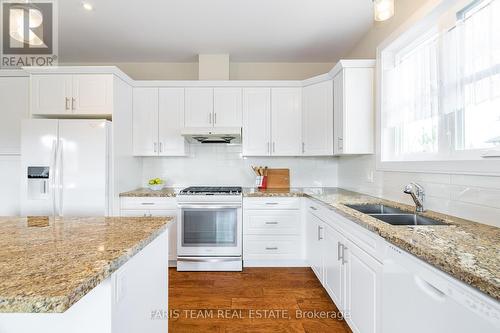 45 Betty Boulevard, Wasaga Beach, ON - Indoor Photo Showing Kitchen With Double Sink With Upgraded Kitchen