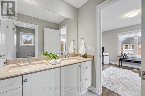3061 Lakeshore Road W, Oakville, ON - Indoor Photo Showing Bathroom