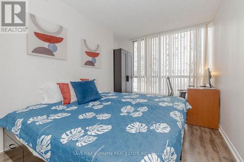 #211 -145 Hillcrest Ave, Mississauga, ON - Indoor Photo Showing Bedroom