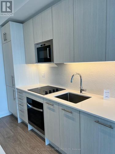 #1211 -286 Main St, Toronto, ON - Indoor Photo Showing Kitchen With Upgraded Kitchen