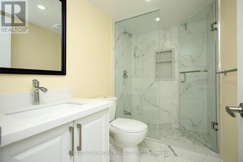 118 Symington Ave, Oshawa, ON - Indoor Photo Showing Bathroom