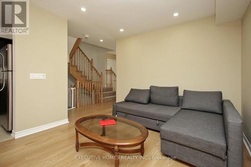 118 Symington Ave, Oshawa, ON - Indoor Photo Showing Living Room