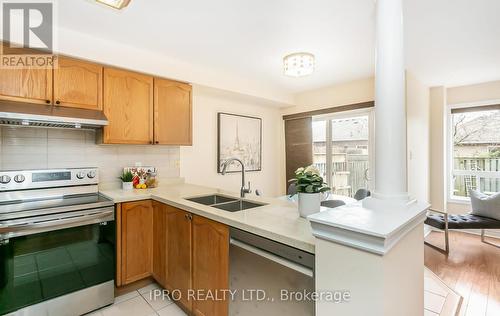 21 Harty Cres, Ajax, ON - Indoor Photo Showing Kitchen With Double Sink