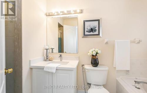 21 Harty Cres, Ajax, ON - Indoor Photo Showing Bathroom