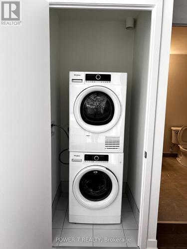 816 - 6 David Eyer Road, Richmond Hill, ON - Indoor Photo Showing Laundry Room