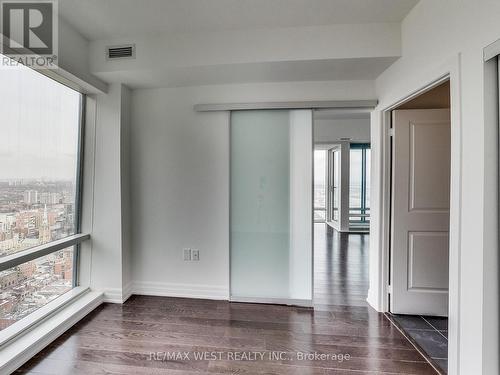 #4407 -8 The Esplanade Ave, Toronto, ON - Indoor Photo Showing Other Room