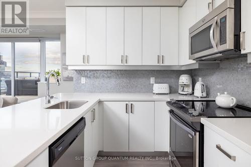 #Lph3 -400 Adelaide St E, Toronto, ON - Indoor Photo Showing Kitchen With Upgraded Kitchen